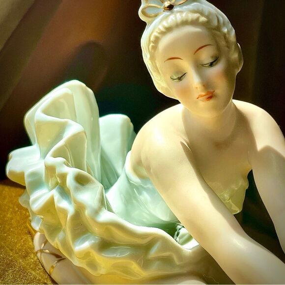 ♥️ Elegant Porcelain Ballerina Figurine, Vintage - Picture 12 of 13